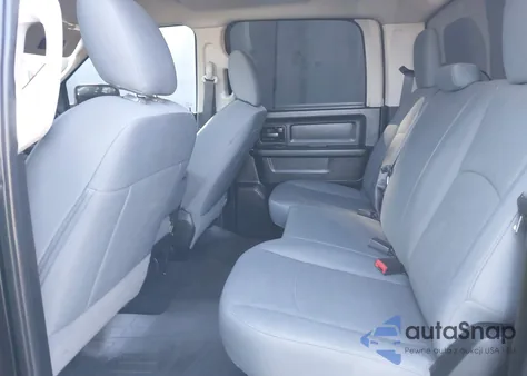 2017 Ram 1500 Express 4X2 5'7 Box z USA, uszkodzony, nr VIN 1C6RR6KG7HS556517